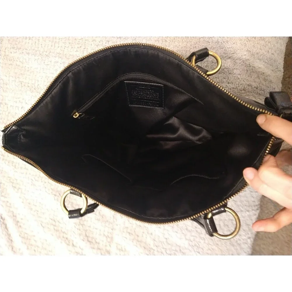 Coach Poppy Daisy Y2K Vintage Liquid Black Patent Leather Shoulder Bag Purse